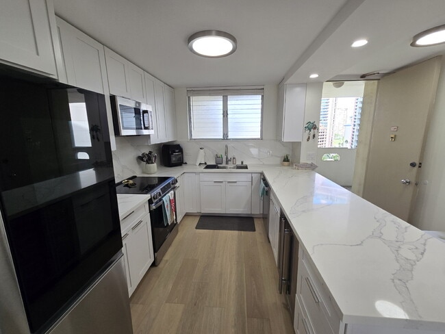 Photo - Fully Furnished Executive Condo Rental 2br/2ba/1pkg - Waikiki Unit #1209