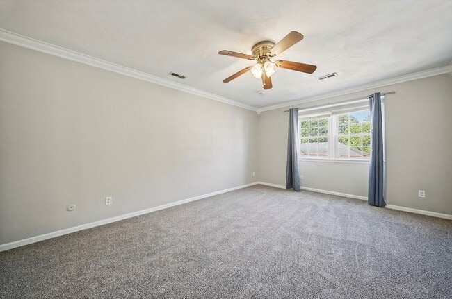 Photo - 150 Huntington Dr