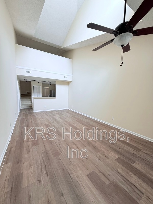4921 Hollenden Dr Unidad 303