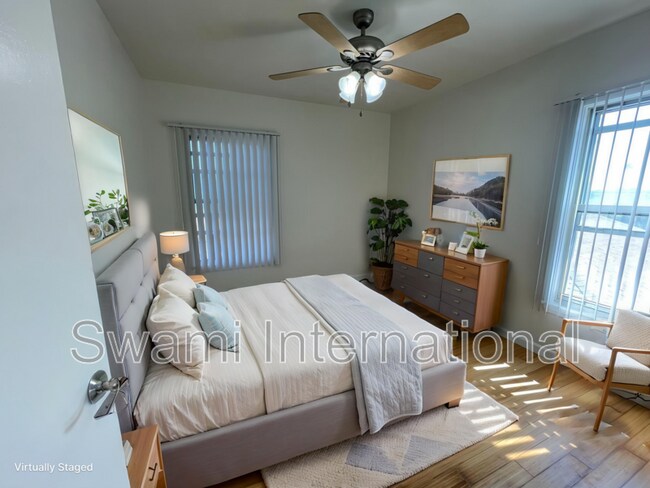 Photo - 833 W 97th St