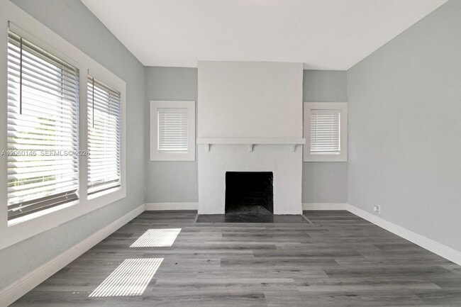 Photo - 327 SW 20th St Unit 2