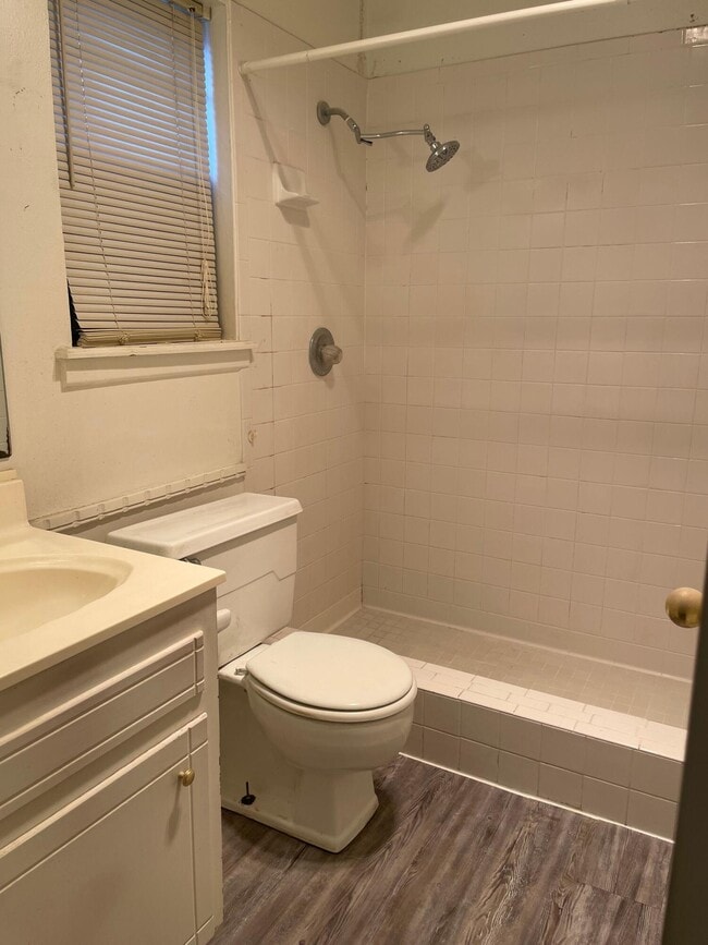 Photo - 4914 57th St