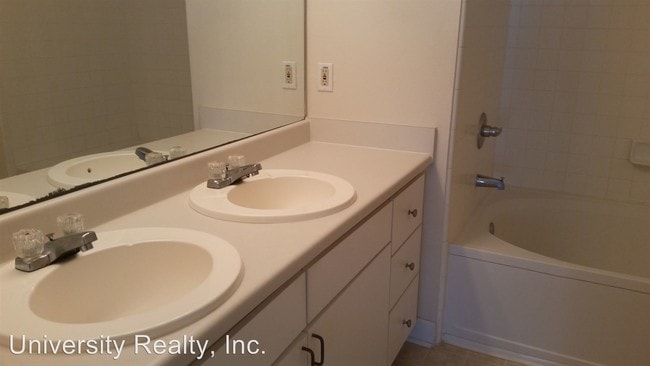 Building Photo - 18565 Bridle Club Dr