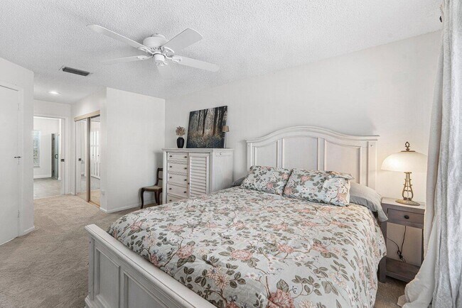 Photo - 12842 Meadowbend Dr