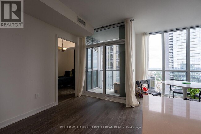 Photo - 1 Yorkville Ave Unit 3305