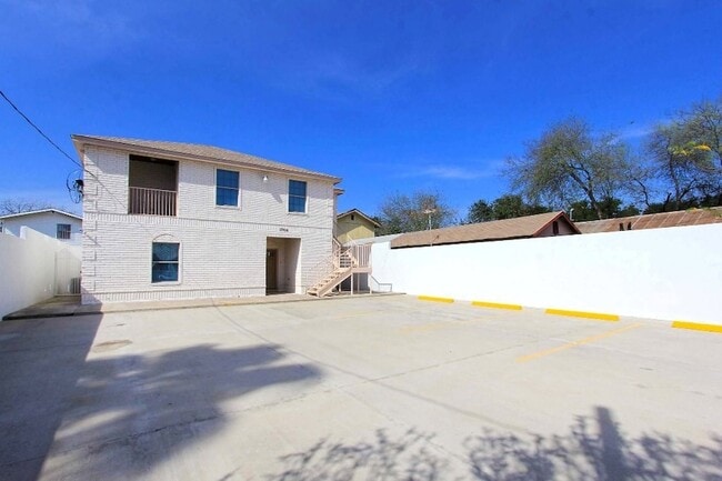 Photo - 2704 San Agustin Ave Unit 2