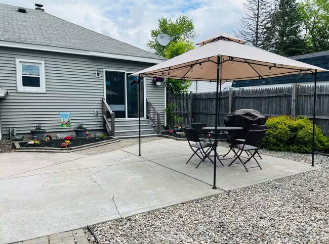 Photo - Coastal Charm Meets Comfort — Fully Furnis...