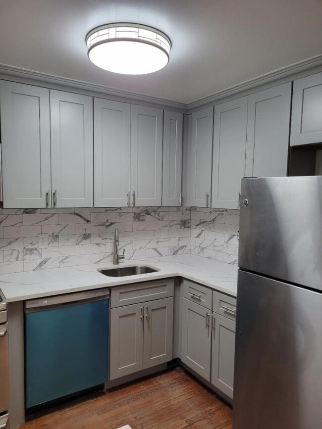 Building Photo - 121 Depew Ave Unit C