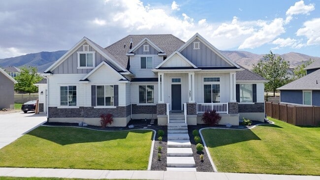 Building Photo - 3687 S Spinnaker Bay Dr