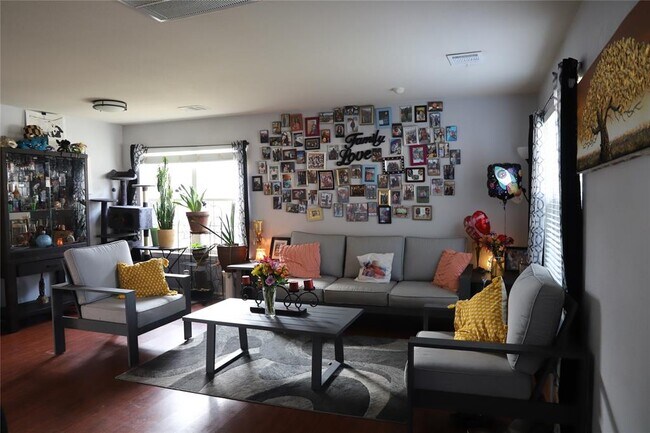 Photo - 925 Melted Candle Cove