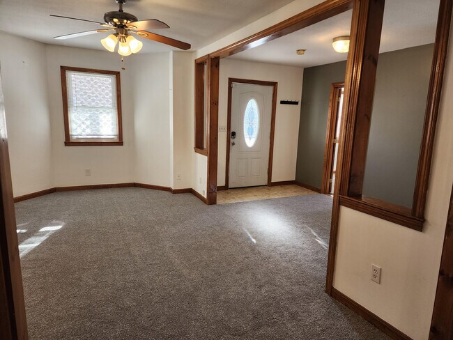 Building Photo - 31 Elm St Unit 31 Elm st
