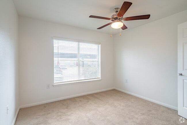 3BR, 2BA - 1,196SF