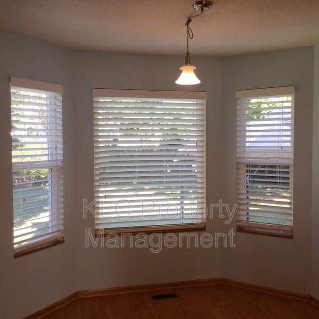 Photo - 1914 NW School St