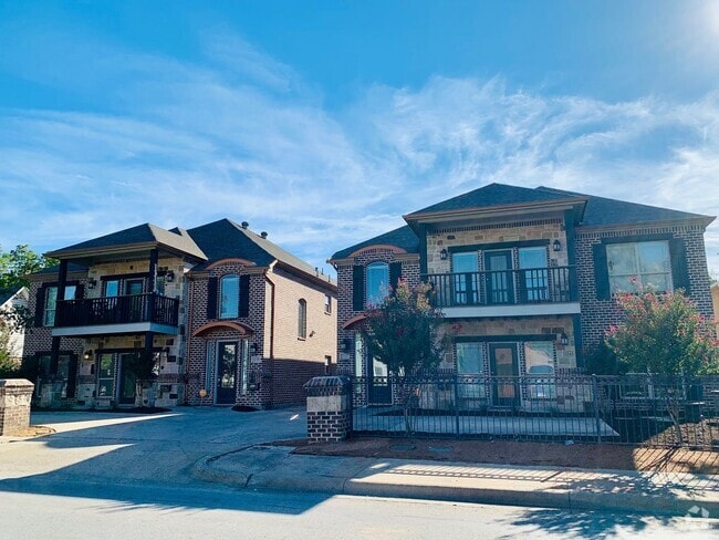 Building Photo - * MOVE IN SUMMER 6/29/2027 * 5 Bed 3 Bath,... Rental