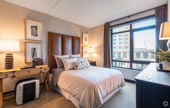 1BR, 1BA - 713 SQ FT