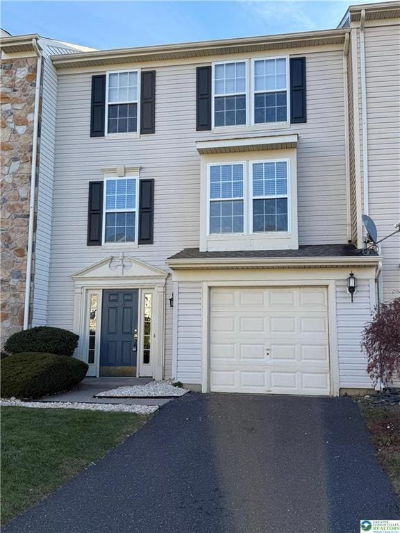 Building Photo - 4046 Clubhouse Ct