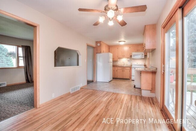 Building Photo - 2717 Lawndale Dr Rental