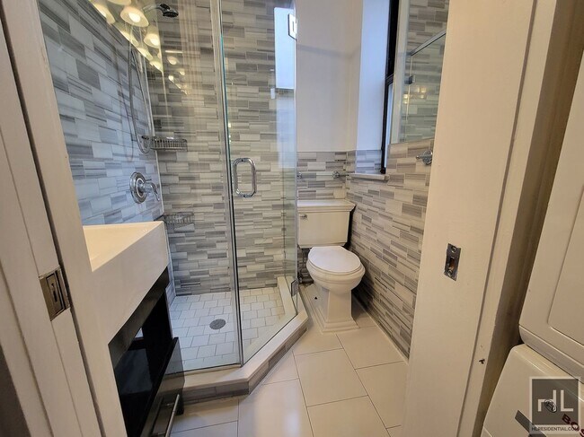 Photo - East 18th Street Unidad C4