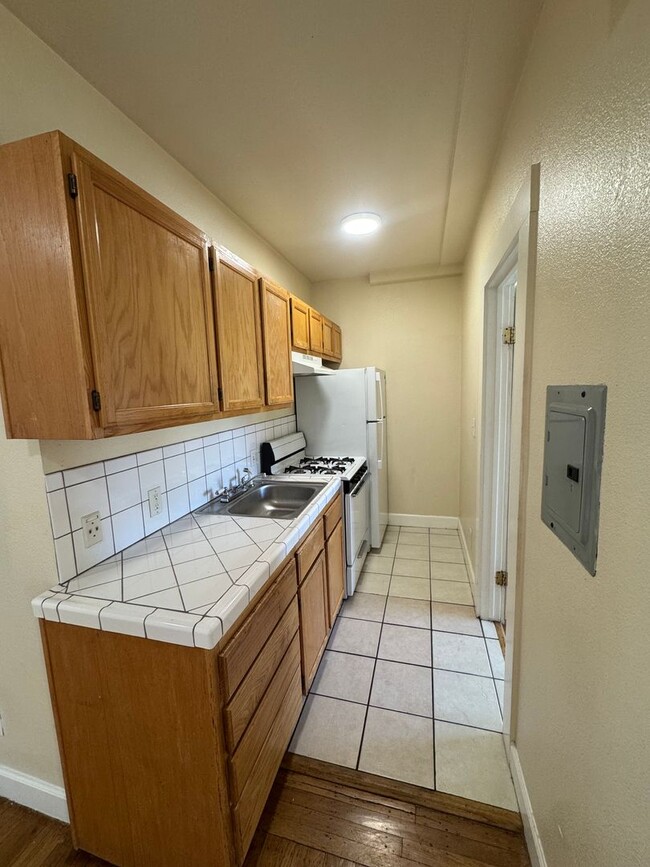 Photo - A Bright Sunny 1 bedroom, with Hardwood Floors Unit 55