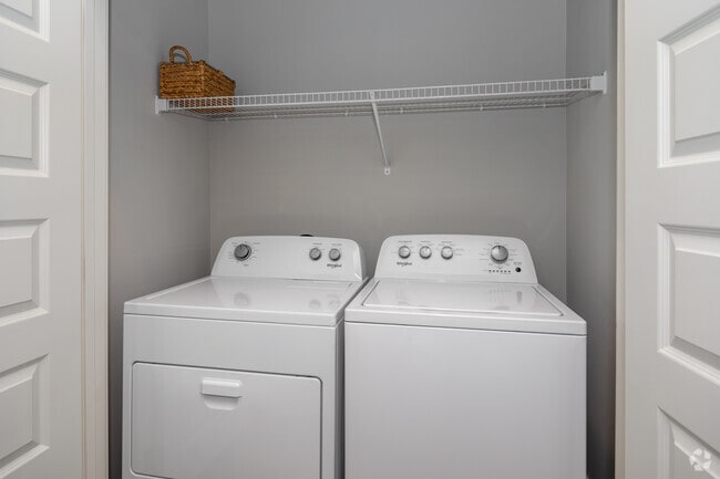 1BR, 1BA - Ford - 734SF - In-Unit Laundry