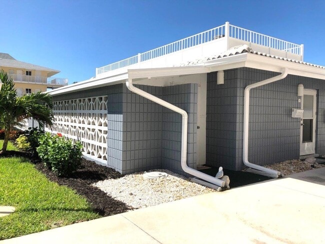 Building Photo - Venice, FL 2BR/2BA Condo in Sea Villas Unit D1