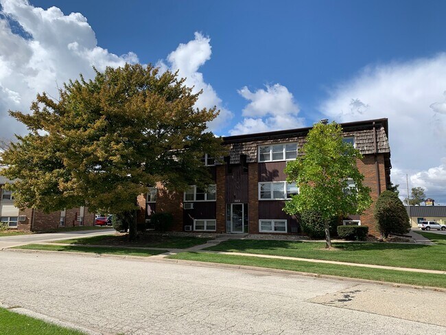 Photo - 703 Fairmont Dr Unit 1