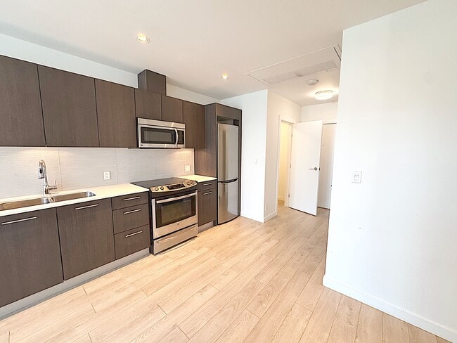 Building Photo - Centre West - 1420 Unit 1420