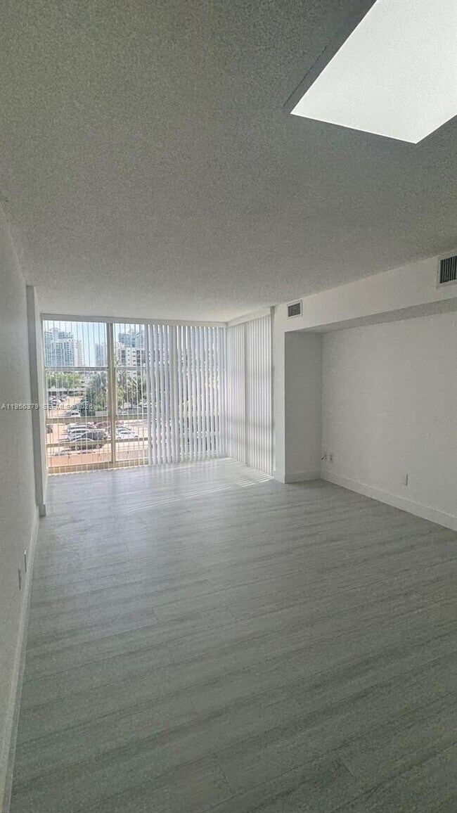 Photo - 200 172nd St Unit 406