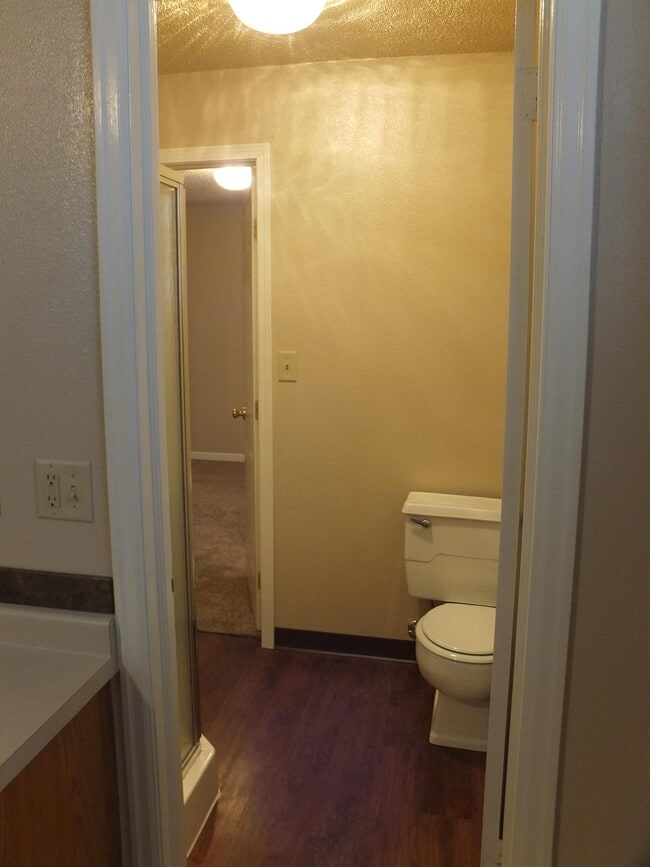 904 E D Ave