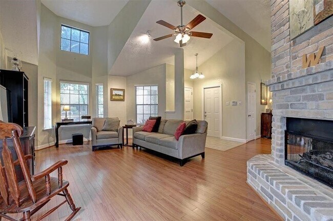 Photo - 3515 Meadowcrest Ln