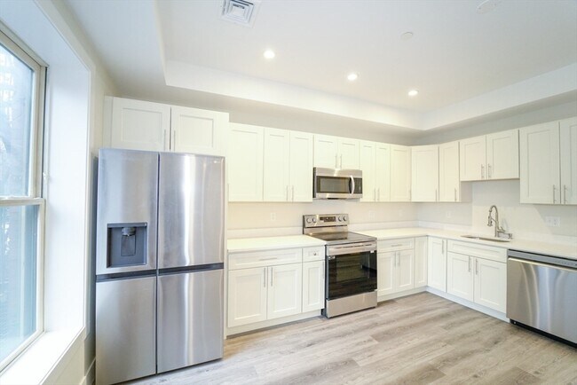 Photo - 424 Marlborough St Unit 1