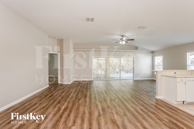 Photo - 932 Tavernier Cir NE