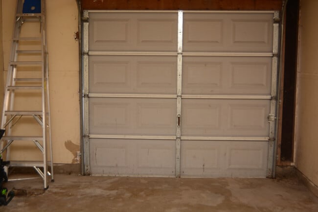 garage - 307 Tidewind St