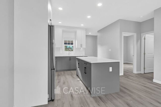 Photo - 6006 Naden Landing NW