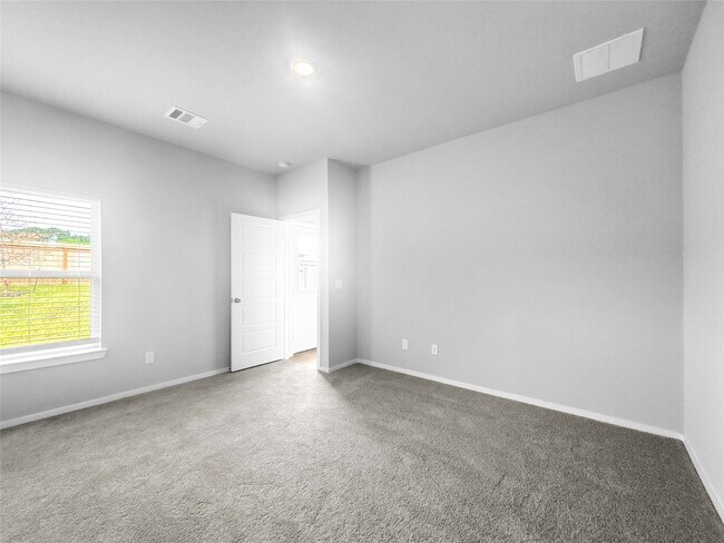 Photo - 632 Levine Ct