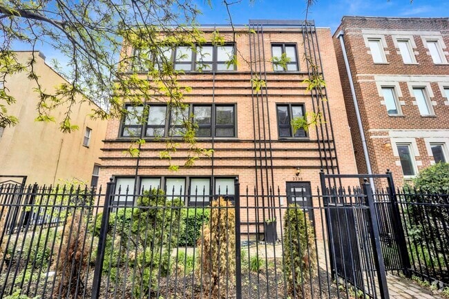 Building Photo - 2233 W Lawrence Ave Rental