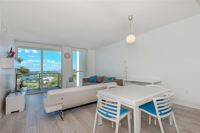 Photo - 253 NE 2nd St Unidad 1407