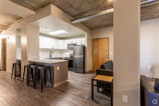 4BR, 2BA - 1,000 SF - Auraria Lofts