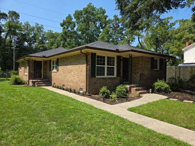 Building Photo - 1751 Pinckney Park Dr Unit B