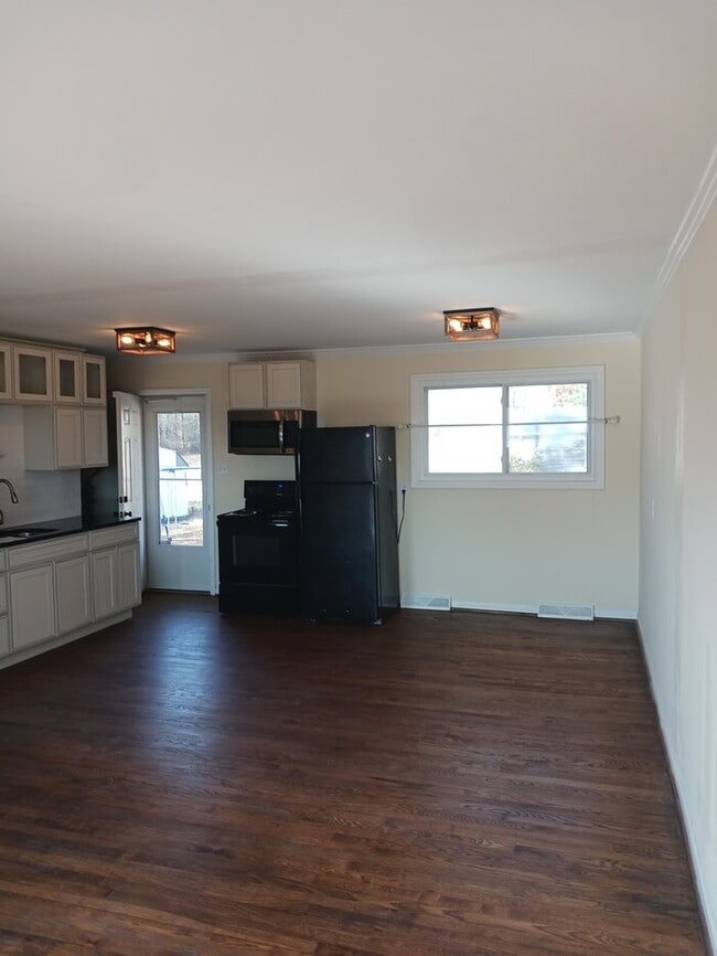 Photo - 7992 Lester Rd