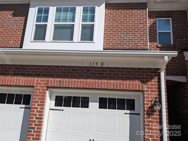 Building Photo - 115 Dellbrook St