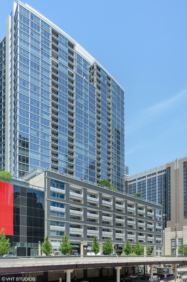 Building Photo - 240 E Illinois St Unit 1409