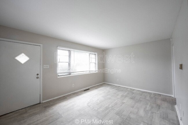Photo - 5820 Grandview Dr