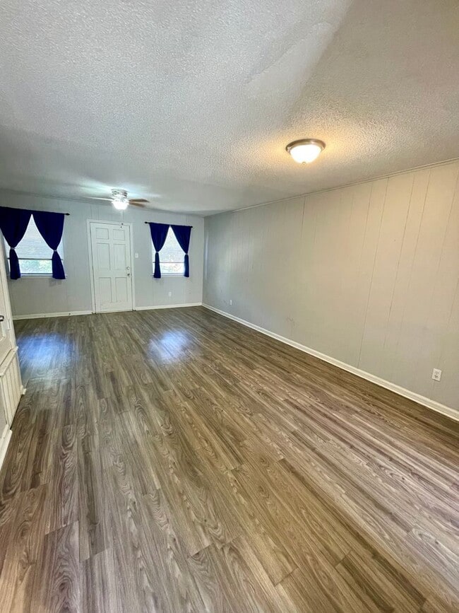 Building Photo - 1201 Brice Rd Unit C