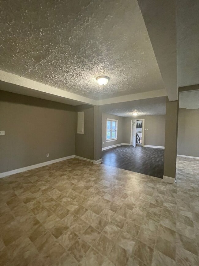 Photo - Spacious 4 Bedroom/2 Bath Home