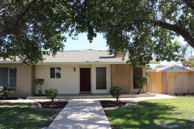 Photo - 1985 Lynn Ln