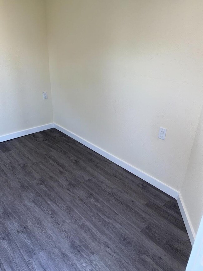 Photo - 3944 Clermont Dr Unit B