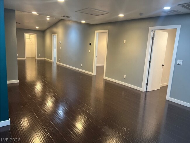 Photo - 811 E Oakey Blvd