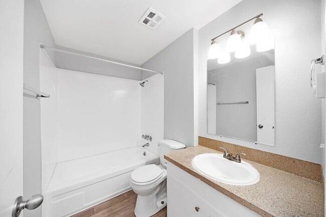 Photo - Lovely 2 Bedroom, Hurry In Today!! $500 VISA GIFTCARD AT MOVE IN, JUST IN TIME FOR THE HOLIDAYS!