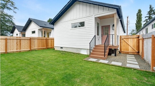 Photo - 205 W Harriman St